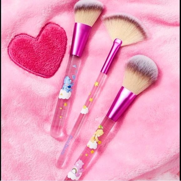 Care Bears Heart & Star Pattern Cosmetic Storage Box and 3 Piece Brush Set - Picture 8 of 13